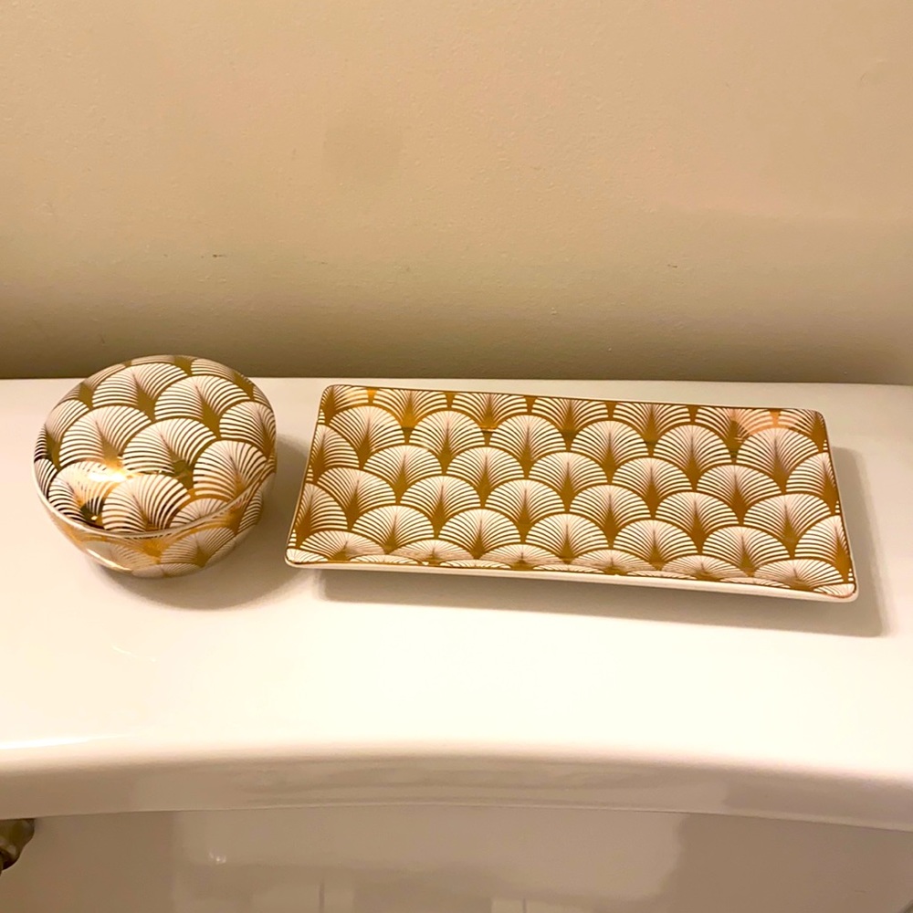 8 Oak Lane Gold and White Palm Vanity Set